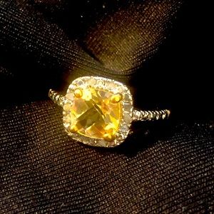 New in box Citrine and Diamond Halo Ring